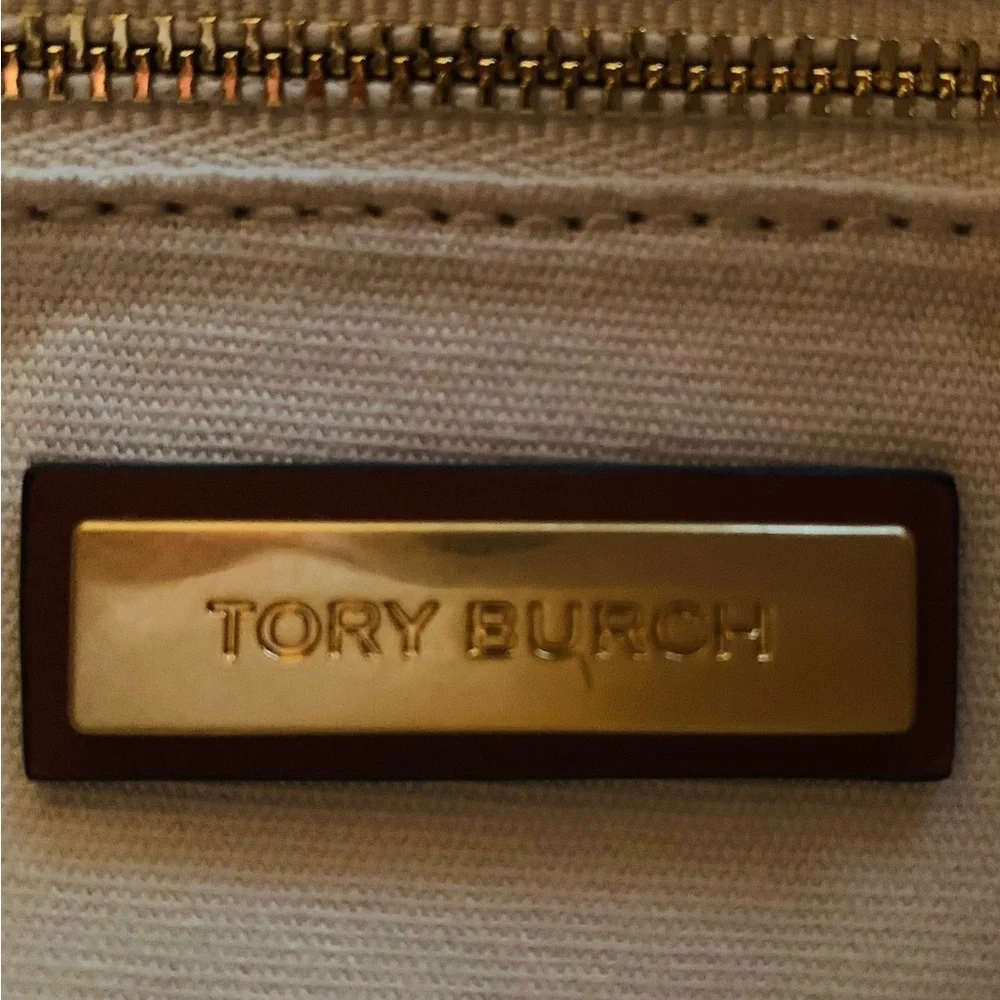 Tory Burch Women’s Miller Clutch Aged Camello EUC/Small lip gloss stain Used 2xs